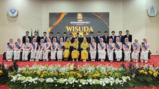 GRADUATION ANGKATAN KE XIX - Melangkah dengan Ilmu, Menginspirasi dengan Al-Quran
