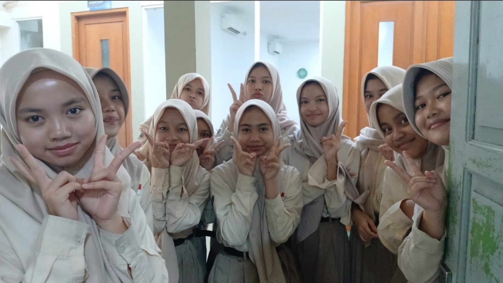 Bijak dan Percaya Diri Tanpa Make Up Berlebihan